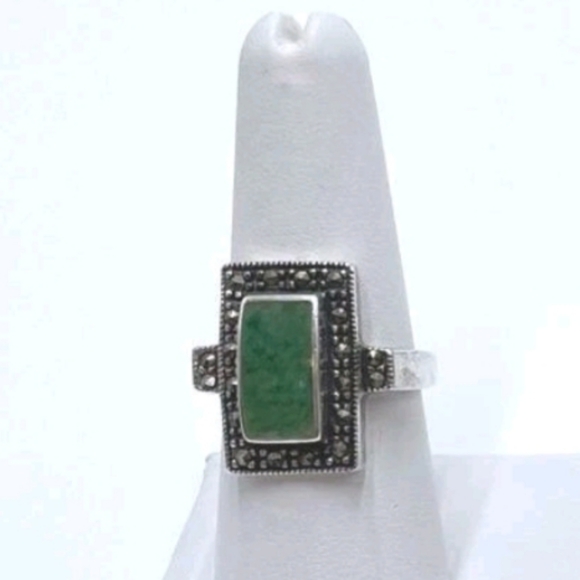926 Sterling Silver Jewelry - Vtg 925 Sterling Silver Ring W Rectangular Green Jade Gemstone